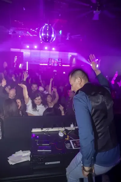 Saturday night crowd at Late Nite